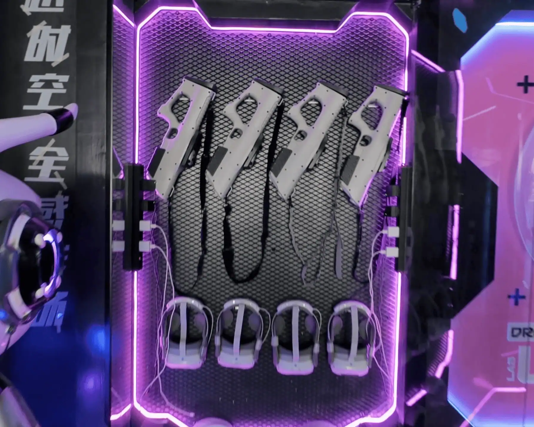 Full-Sense Battlefield VR — 4 sci-fi weapon sets and helmet